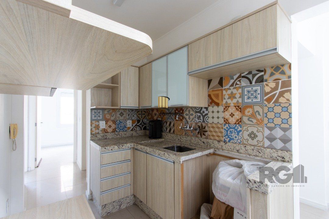 Apartamento reformado,  2 quartos, elevador - Centro Histórico
