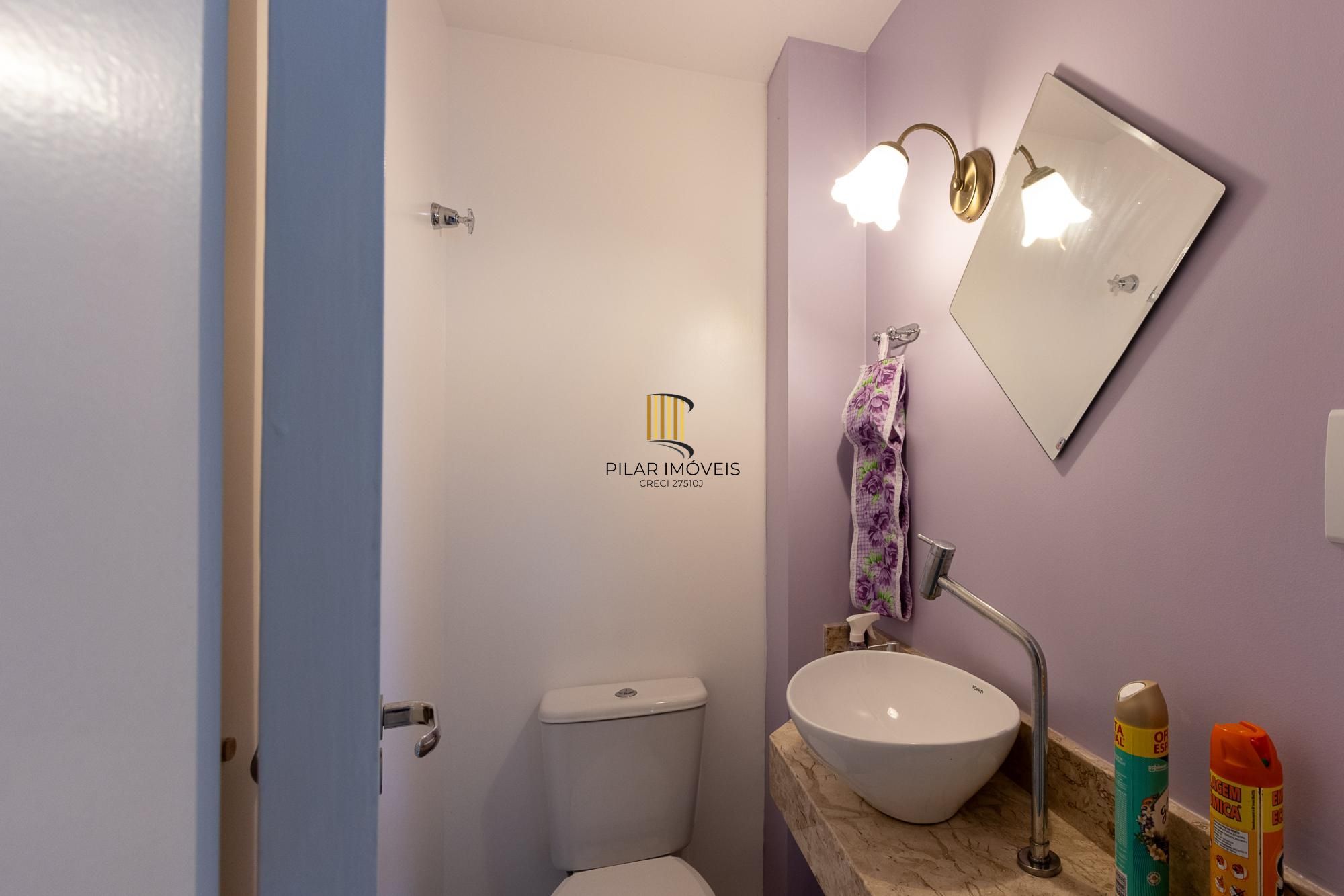 Sobrado com 2 suites e 2 vagas de garagem - Bairro Guarujá