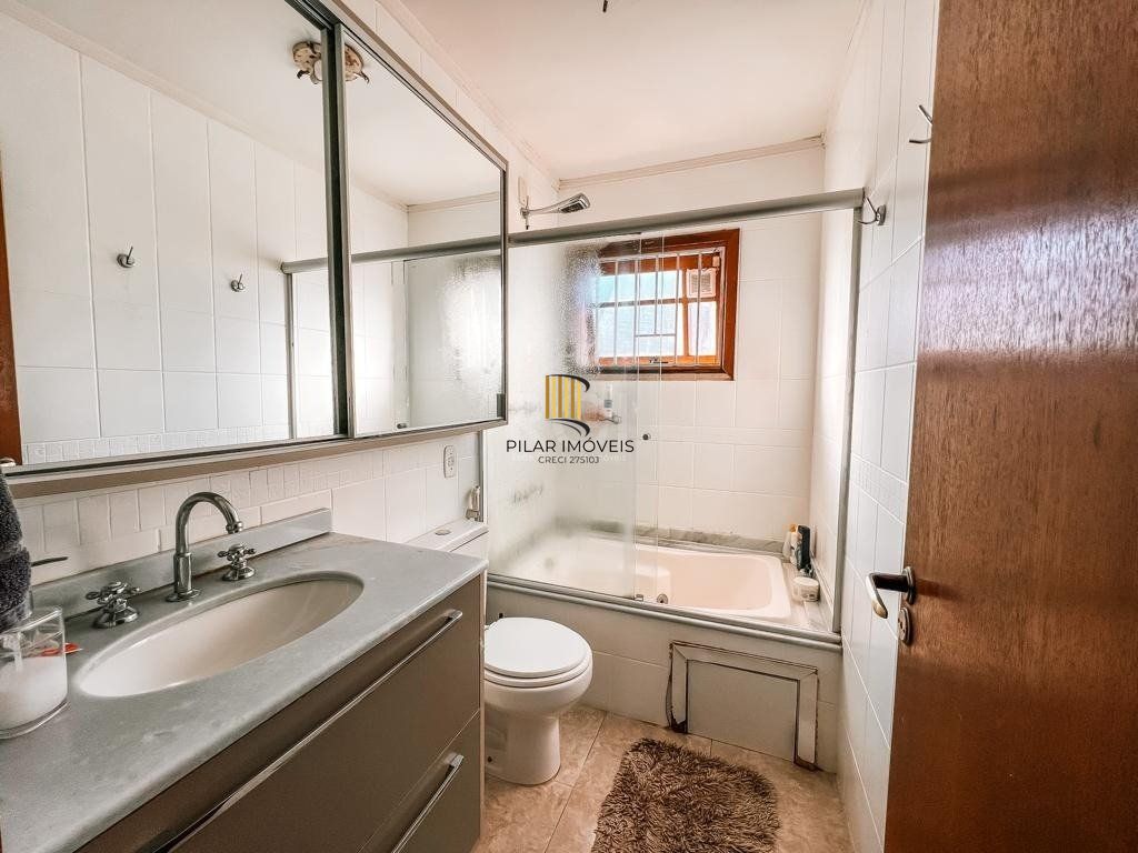 Excelente casa a venda no bairro Tristeza, para o lado do Rio!