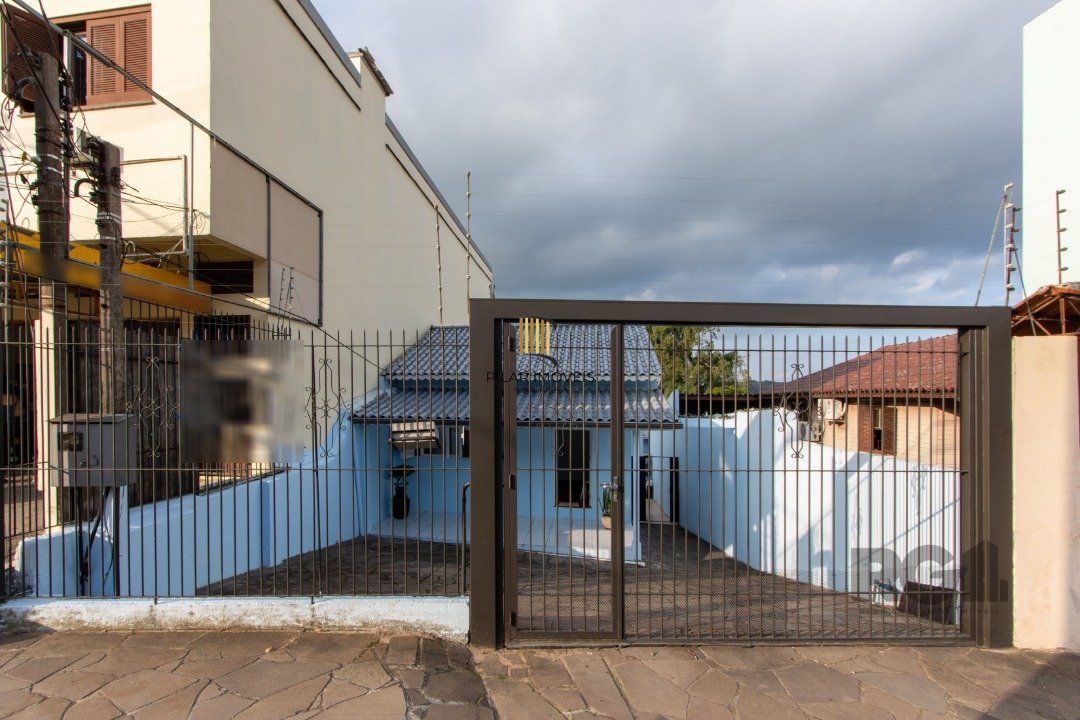Casa 2 Dormitório(s) Bairro Cavalhada