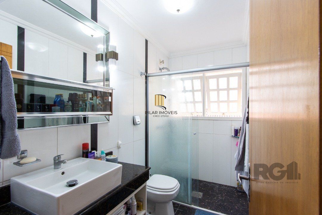 Casa para Venda - 254m², 4 dormitórios, sendo 3 suites, 5 vagas - Espirito Santo