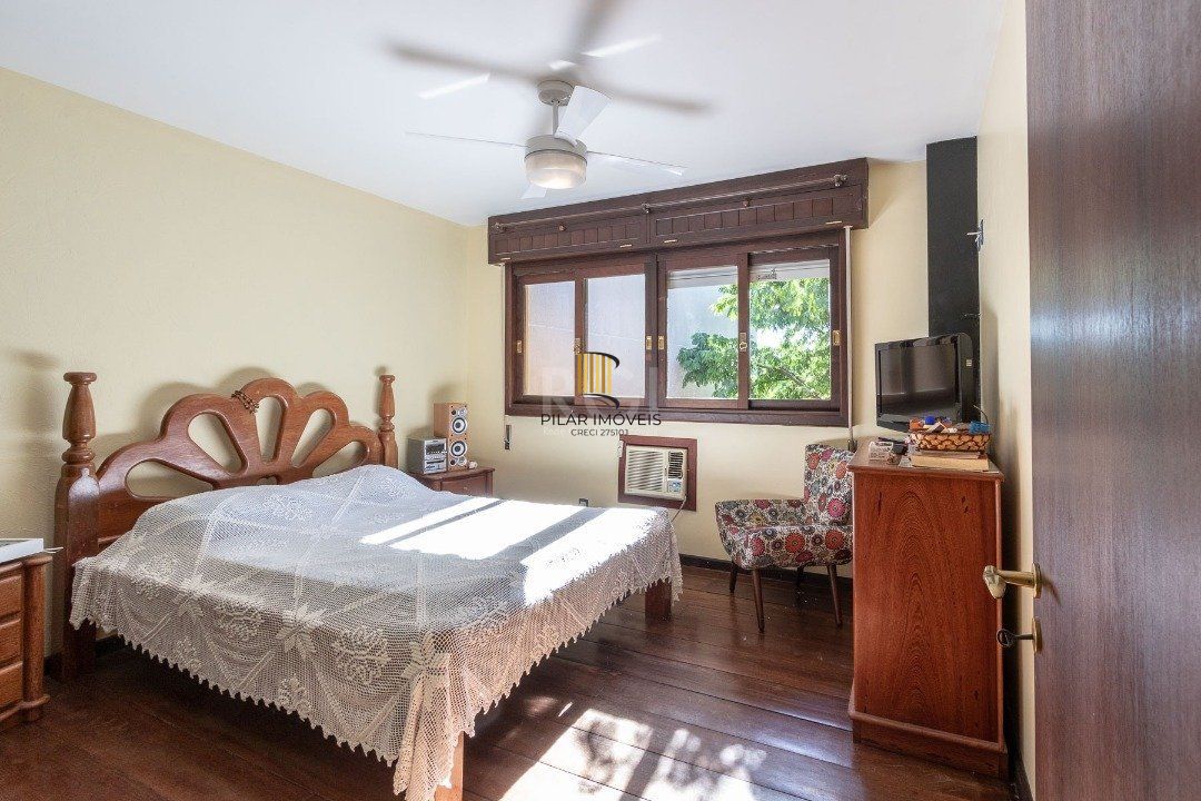 Casa para Venda - 308.25m², 3 dormitórios, sendo 1 suites, 5 vagas - Cristal