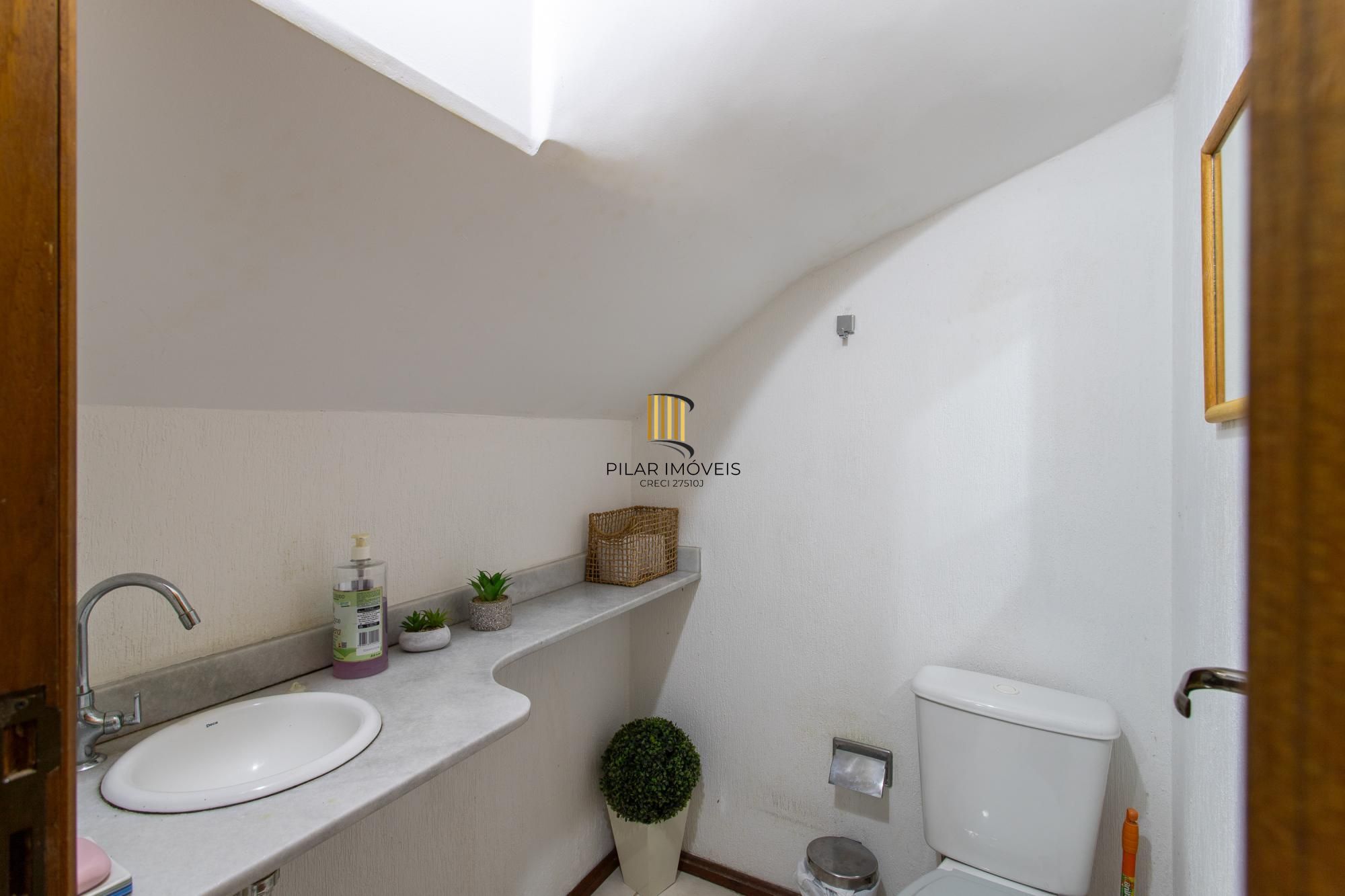 Casa 3 dormitórios no bairro Hípica