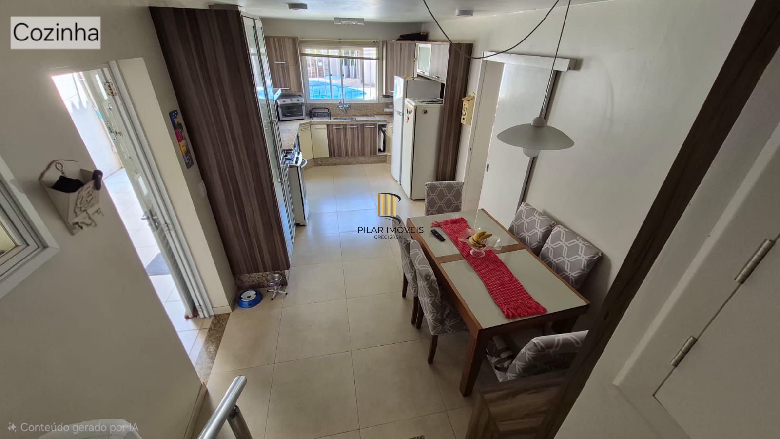 Excelente casa de 4 dormitórios, 1 suíte e 2 vagas em Novo Hamburgo.