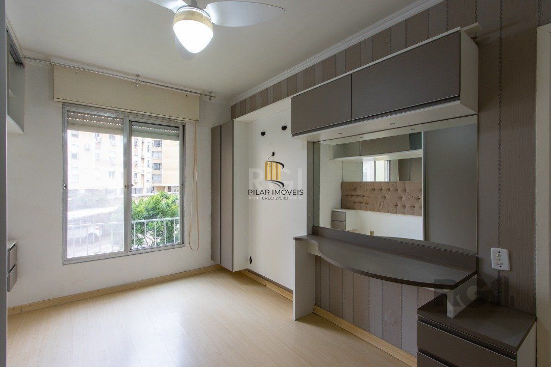Apartamento de 02 dormitórios com móveis e roupeiros planejados