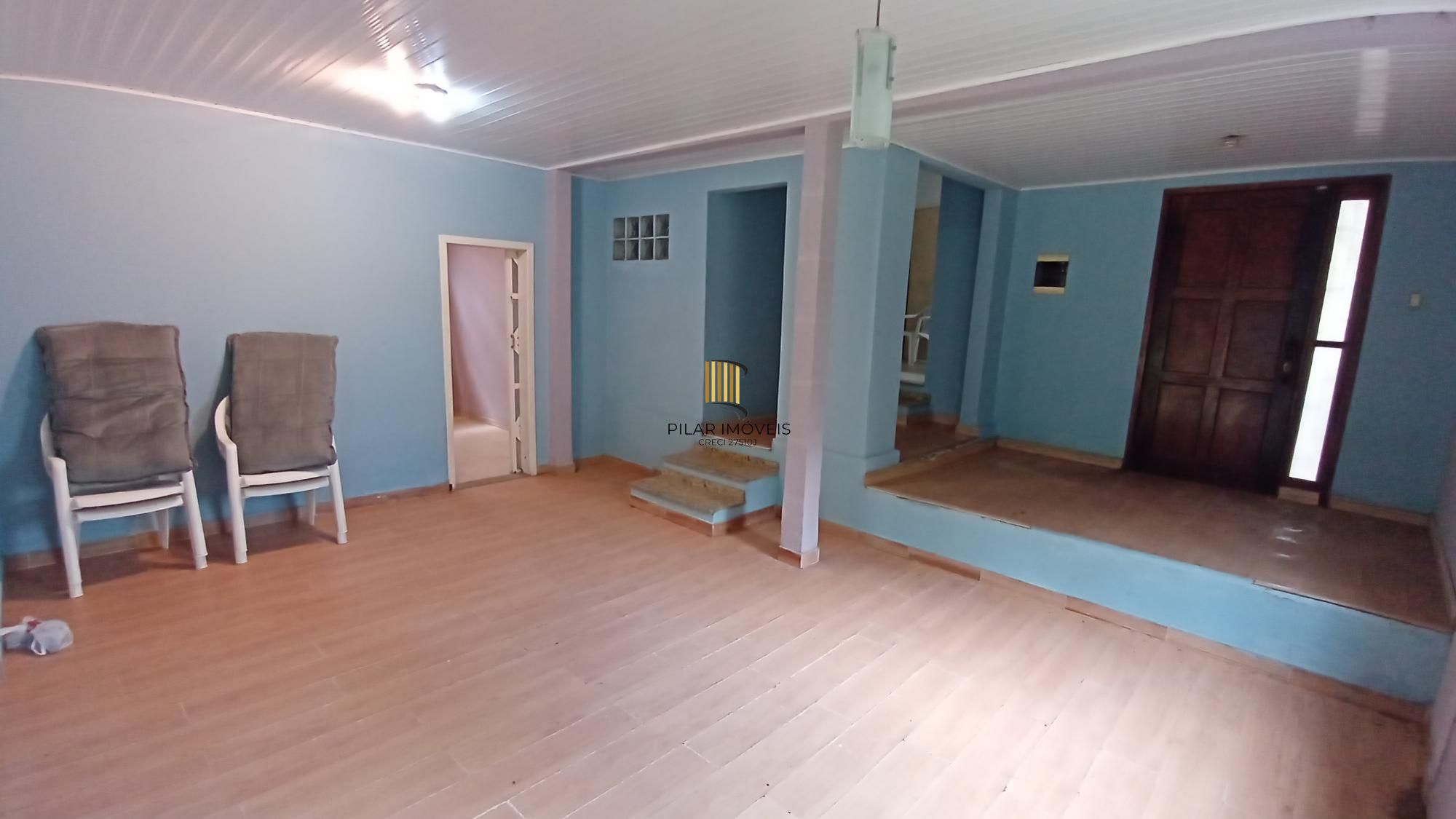 Sossego e natureza em Porto Alegre: 3 quartos, piscina e quase 2000m² de área