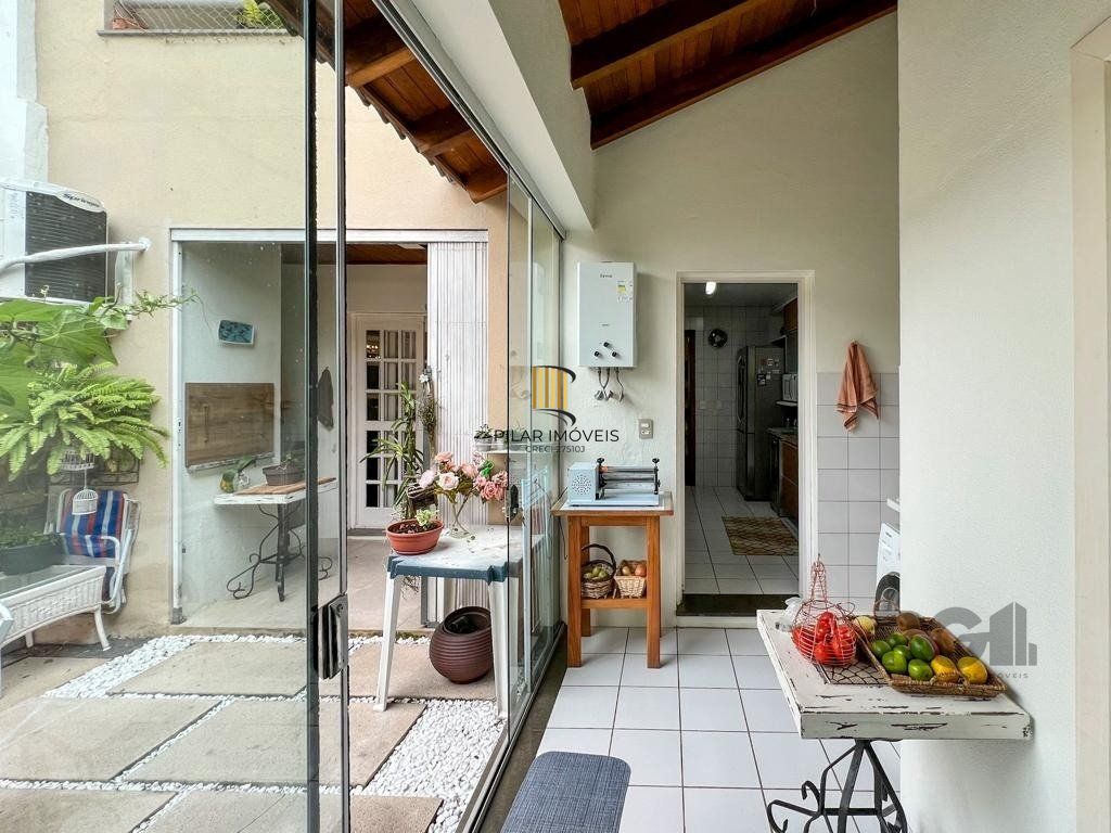 Excelente casa em condomínio no Bairro Tristeza - Ao lado do Shopping Paseo