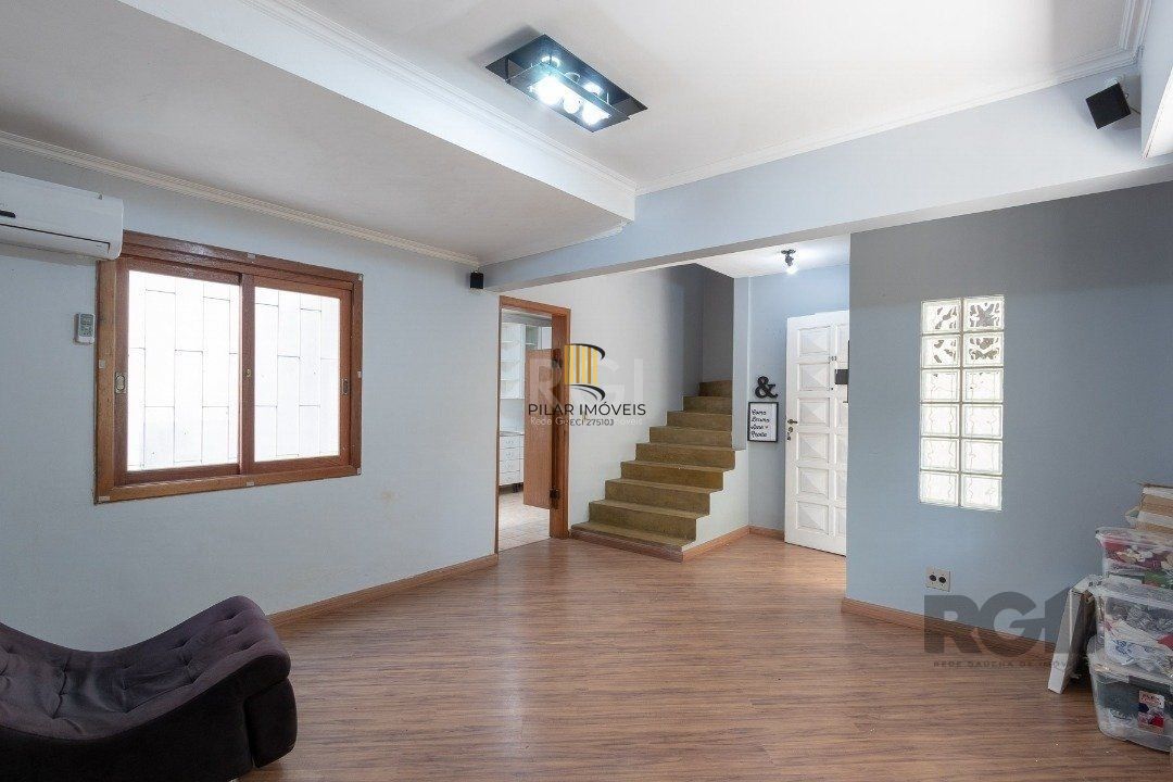 Casa em condomínio com 3 dormitórios, 3 banheiros no bairro Cristal