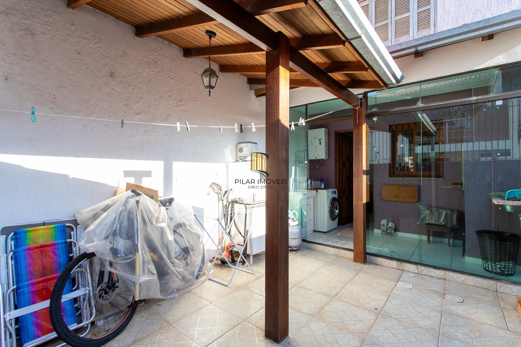 Casa 3 dormitórios no bairro Hípica