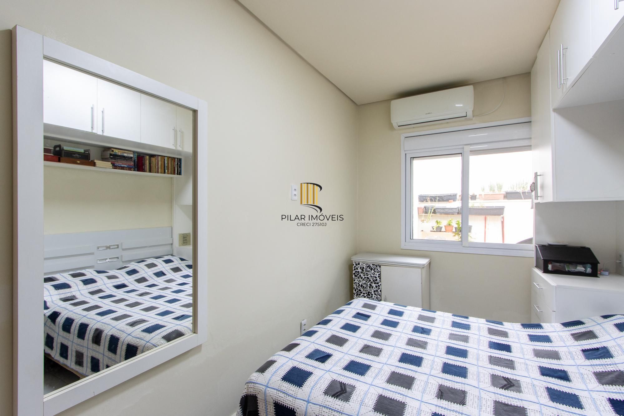 Casa terrea de 2 dormitórios, em excelente localização, amplo pátio e local tranquilo.