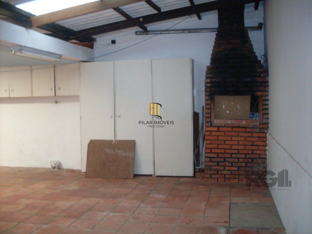 Casa comercial térrea na Av. Aparício Borges - Bairro Teresópolis