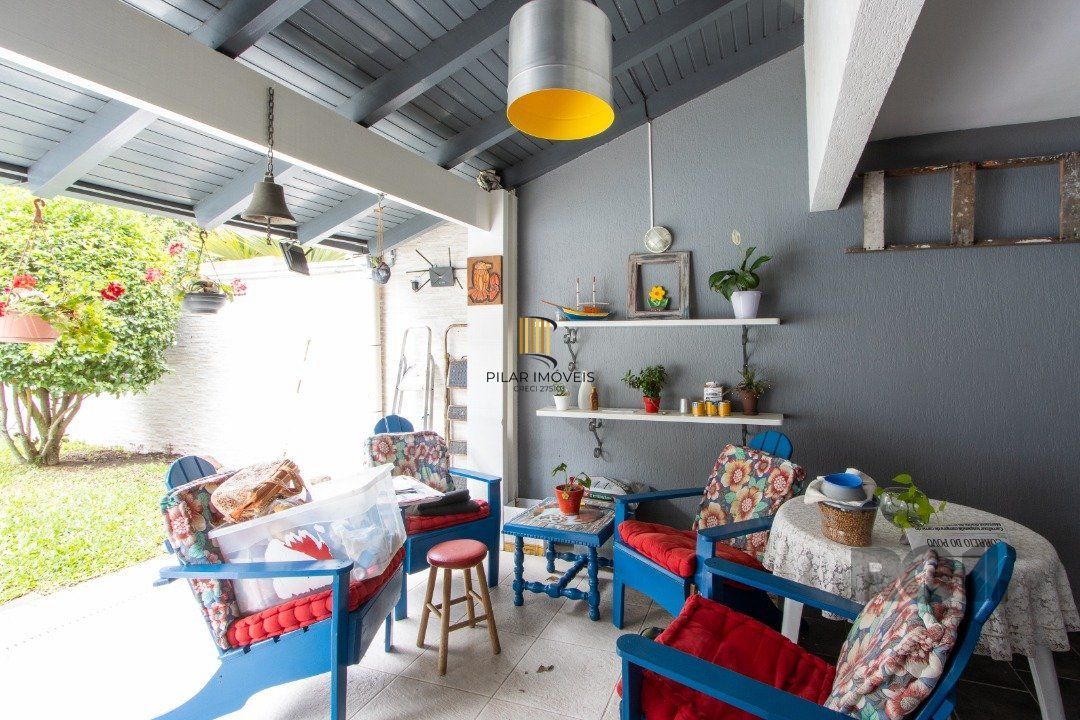 Casa 4 dormitórios no bairro Ipanema