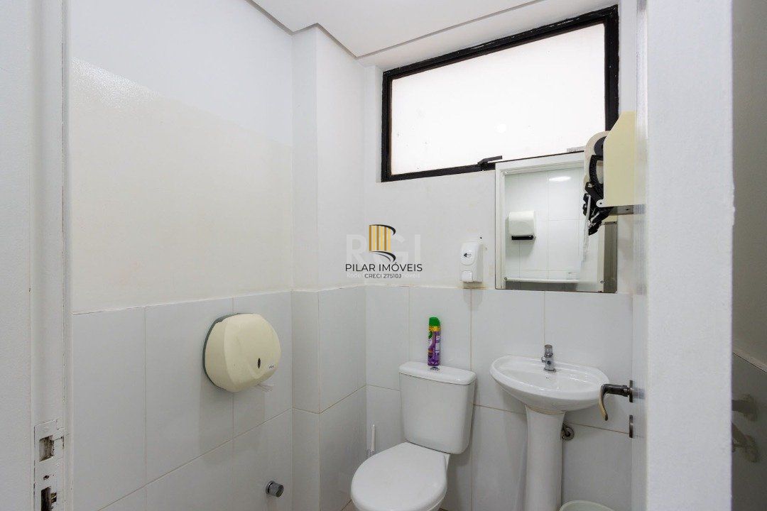 Sala em andar inteiro com 141,77 m2 privativos