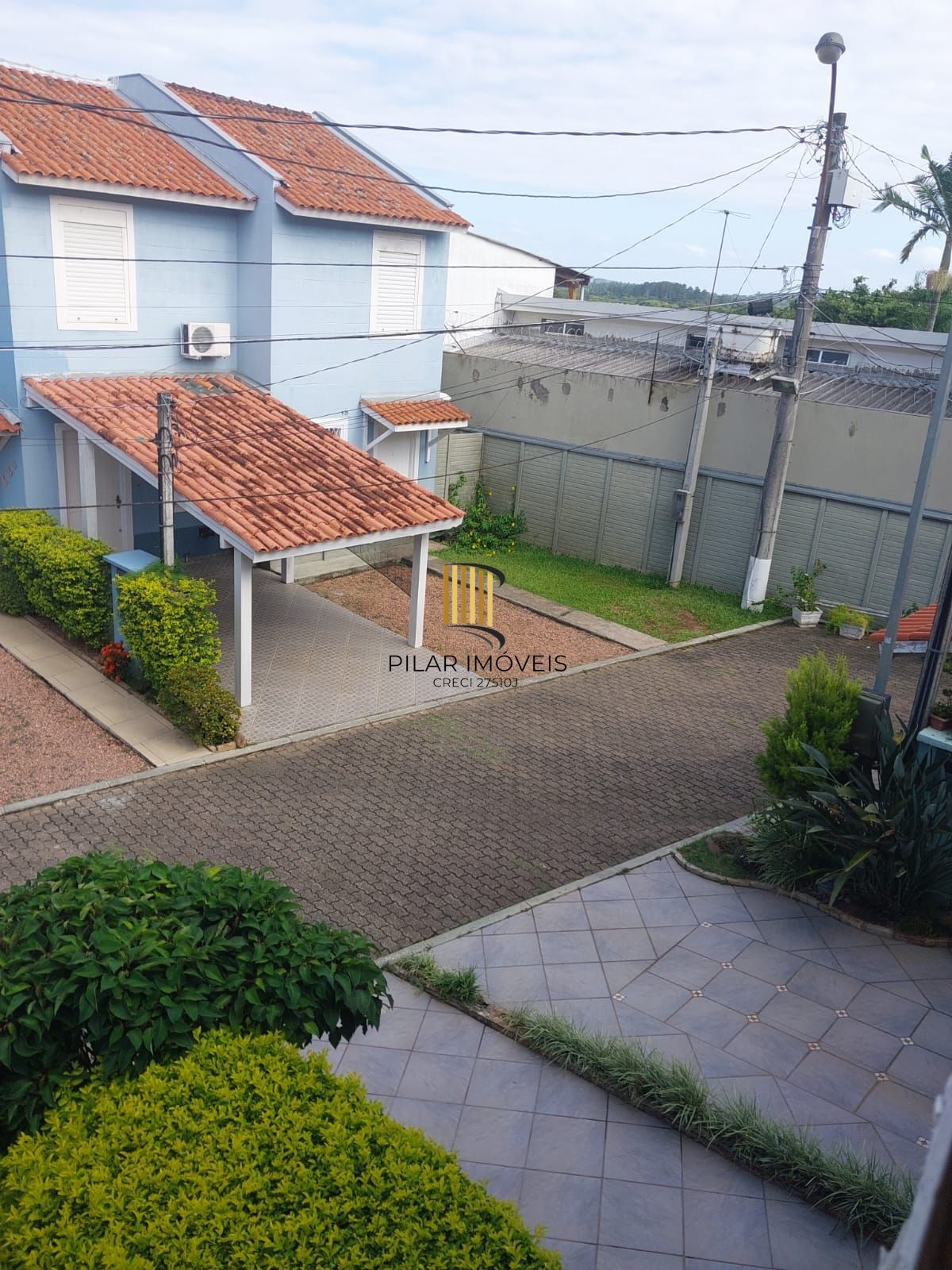 Casa em condominio com 2 dormitorios + garagem prox. Zaffari Juca Batista & Desco