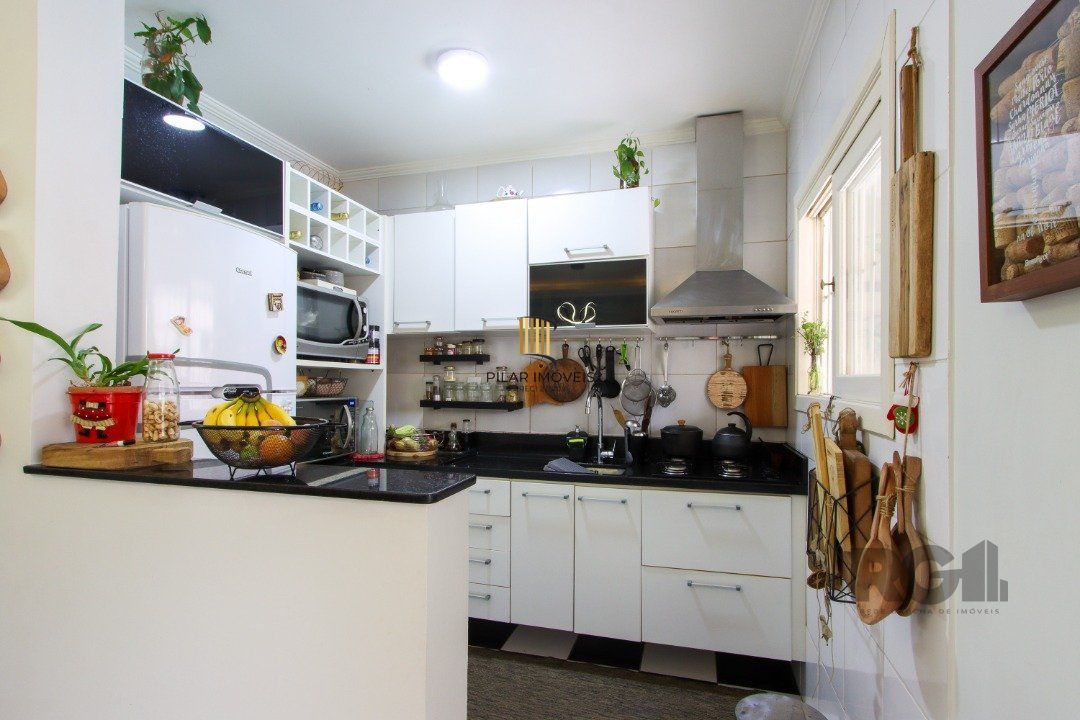 Casa 2 dormitórios no bairro Hípica