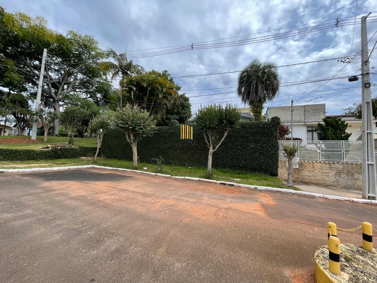 Casa 03 dormitórios,  287m² privativos Bairro Santa Tereza!