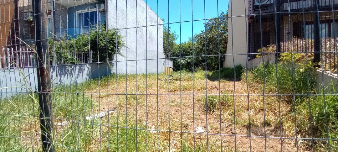 Terreno plano, medindo 207,50. 8,30x25,00.