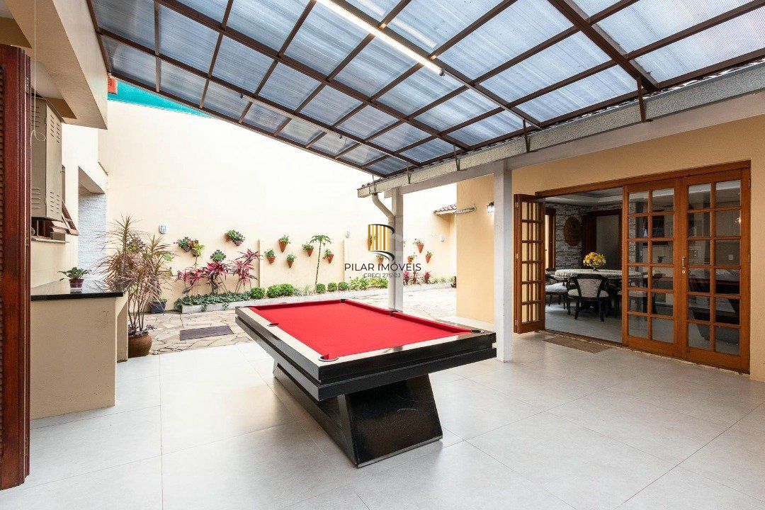 Casa para Venda - 293.76m², 3 dormitórios, sendo 1 suites, 6 vagas - Guarujá