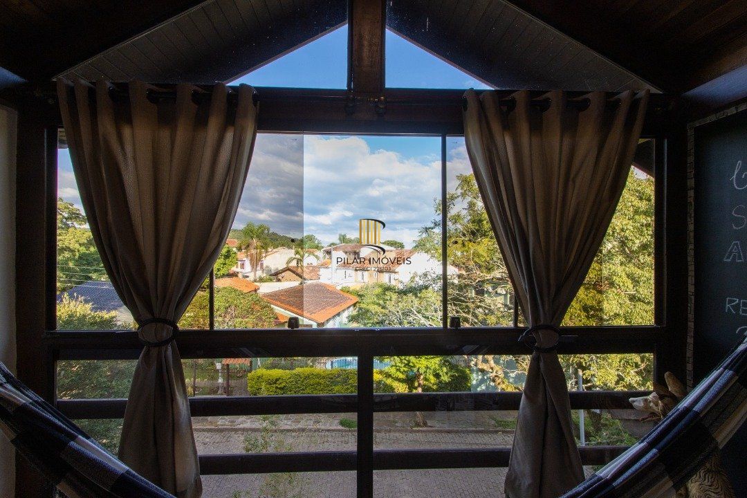 Casa 3 dormitórios no bairro Guarujá