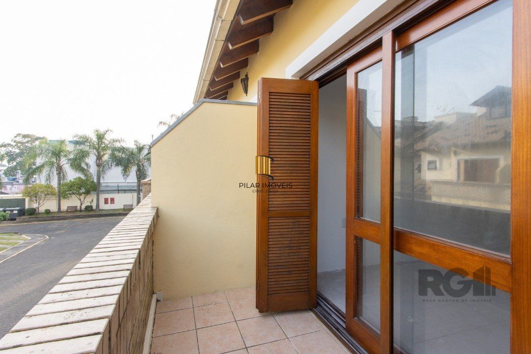 Casa de Condomínio 3 dormitórios no bairro Cavalhada