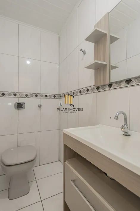 Apartamento de 2 quartos, no Bairro Tristeza, semi-mobiliado, com vaga escriturada.