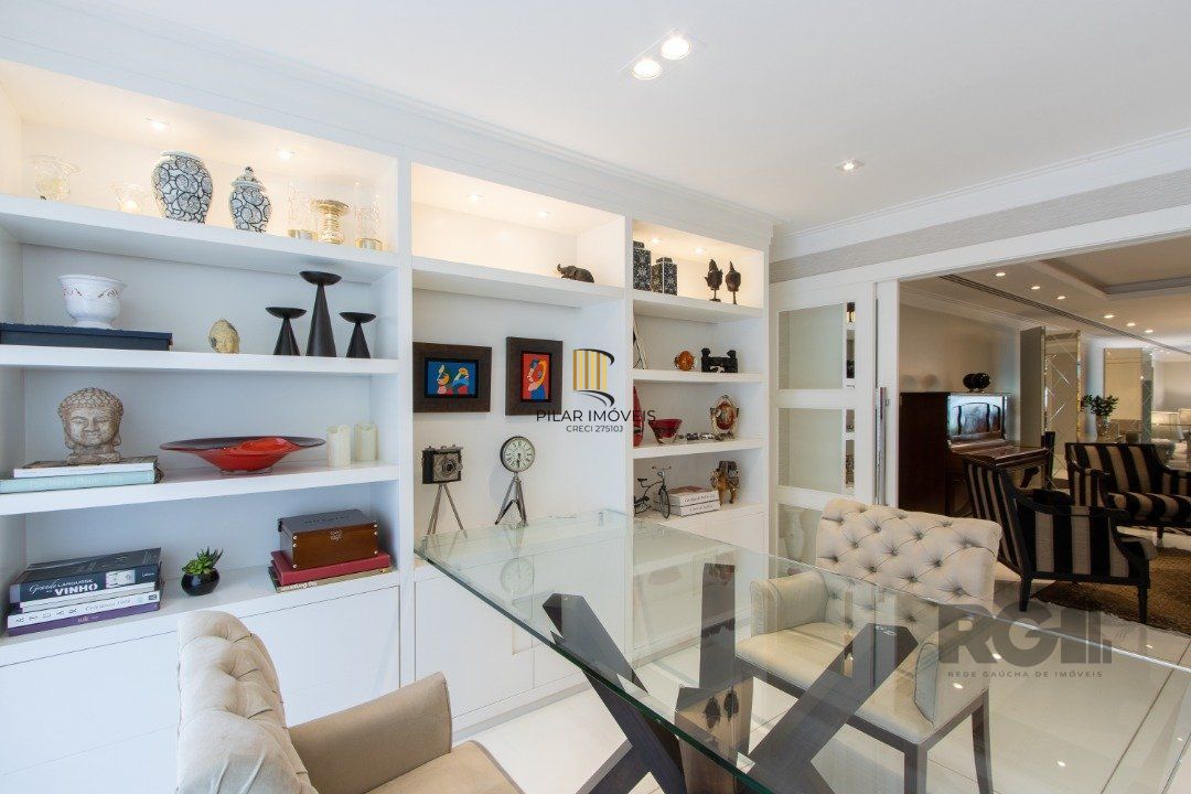 Casa em condominio, mobiliada com 741m² privativos , com 3 suítes- master