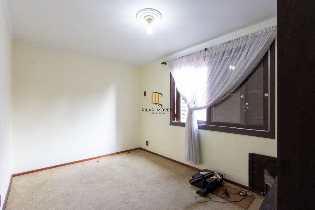 Casa para Venda - 72.6m², 4 dormitórios, sendo 1 suites, 6 vagas - Camaquã