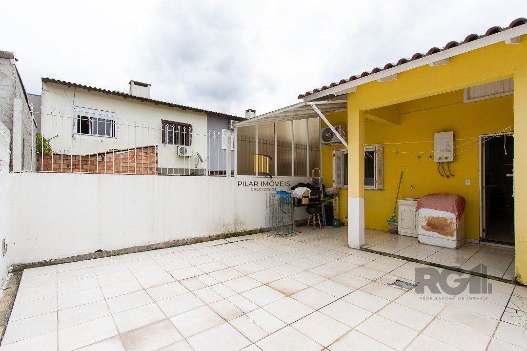 Casa 2 dormitórios no bairro Hípica