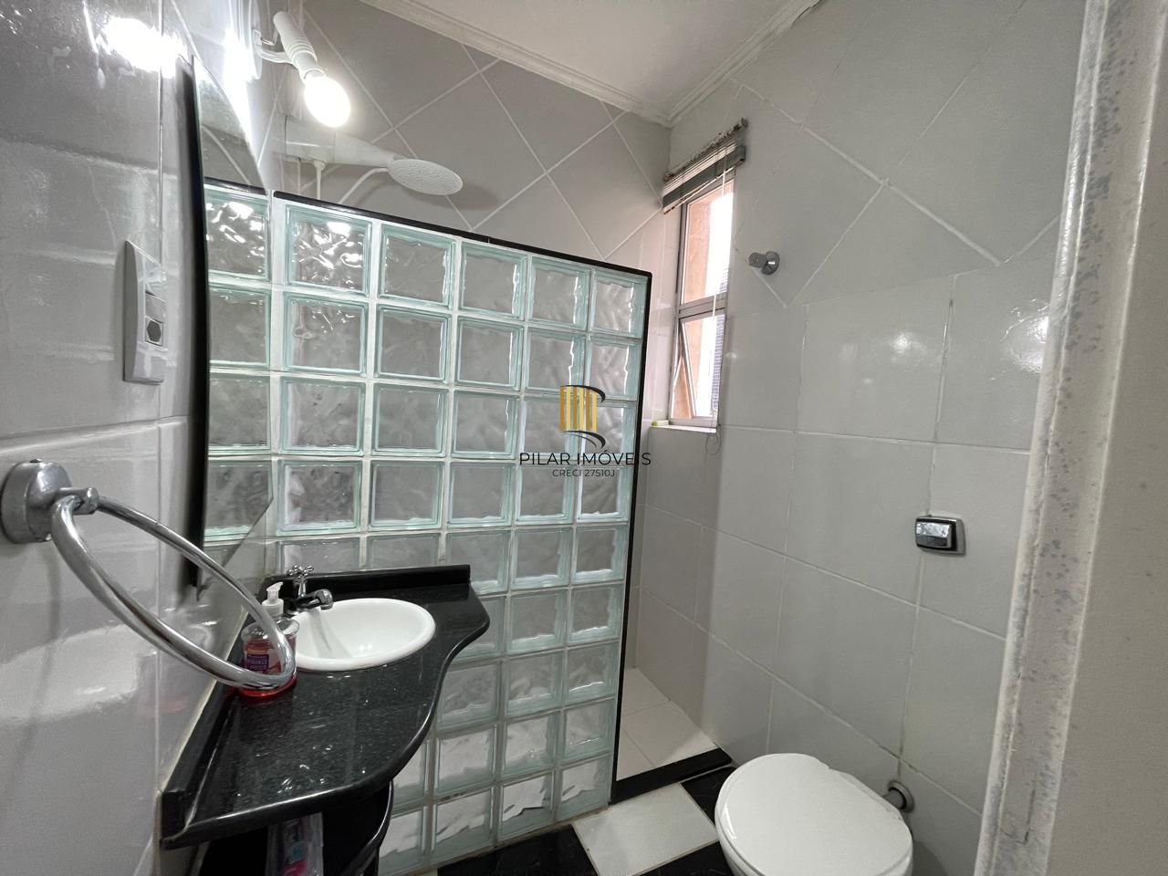 Apartamento de 01 dormitório, semimobiliado, bairro Praia de Belas, em Porto Alegre com 45,19m2!