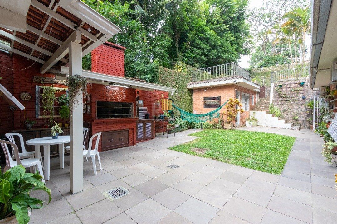 Casa para Venda - 300m², 4 dormitórios, sendo 2 suites, 4 vagas - Vila Assunção