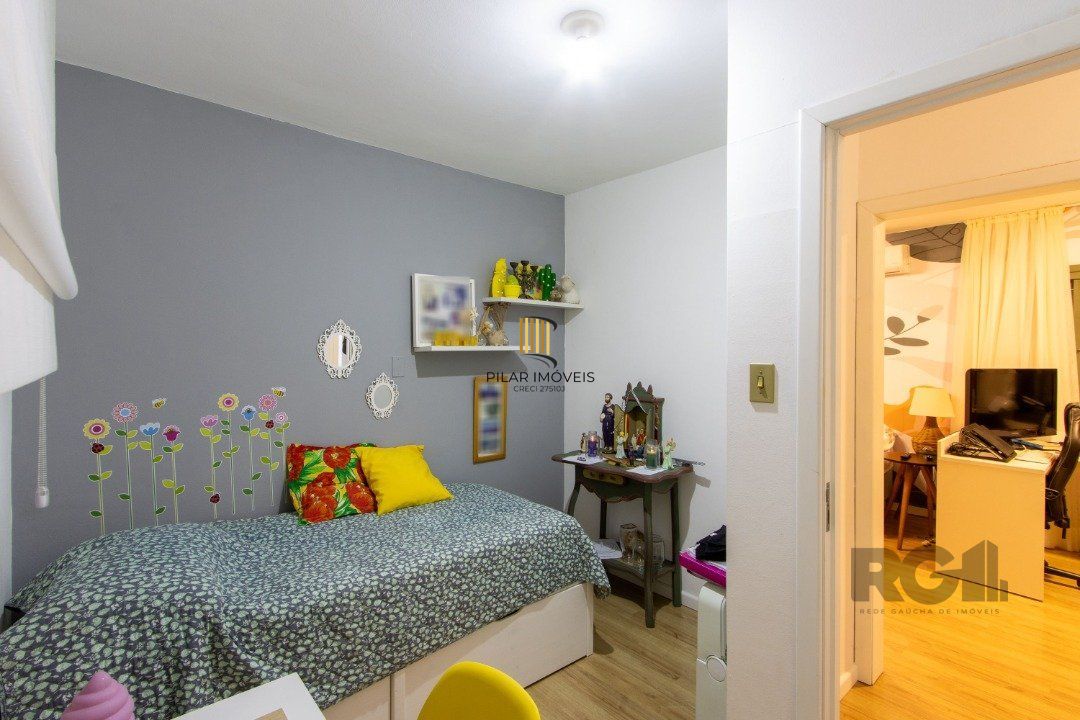 Casa térrea, 3 quartos, edícula, com 2 suites, pátio - Bairro Guarujá