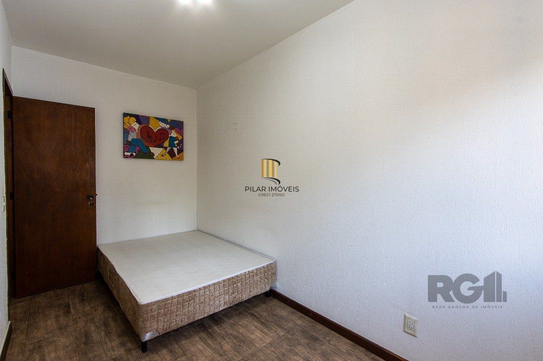 Casa 4 dormitórios no bairro Azenha