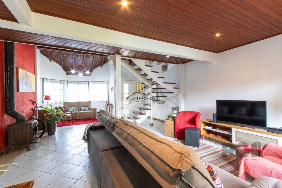 Casa 3 dormitórios no bairro Camaquã