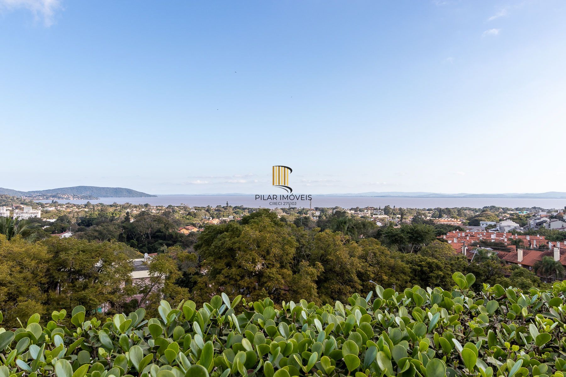 Apartamento totalmente reformado e impecável para locação - 3 quartos sendo uma suíte - Bairro Cavalhada