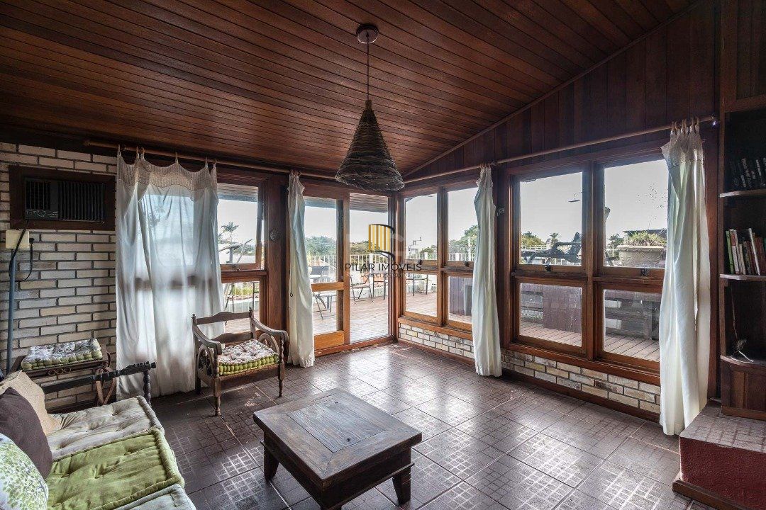 Casa para Venda com 3 dormitórios, sendo 1 suites e 4 vagas no bairro Ipanema