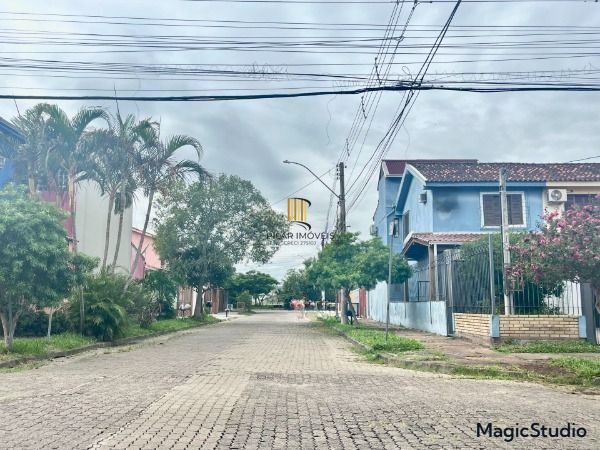 A casa possui 78m² de área construída, com um adicional de 20m²