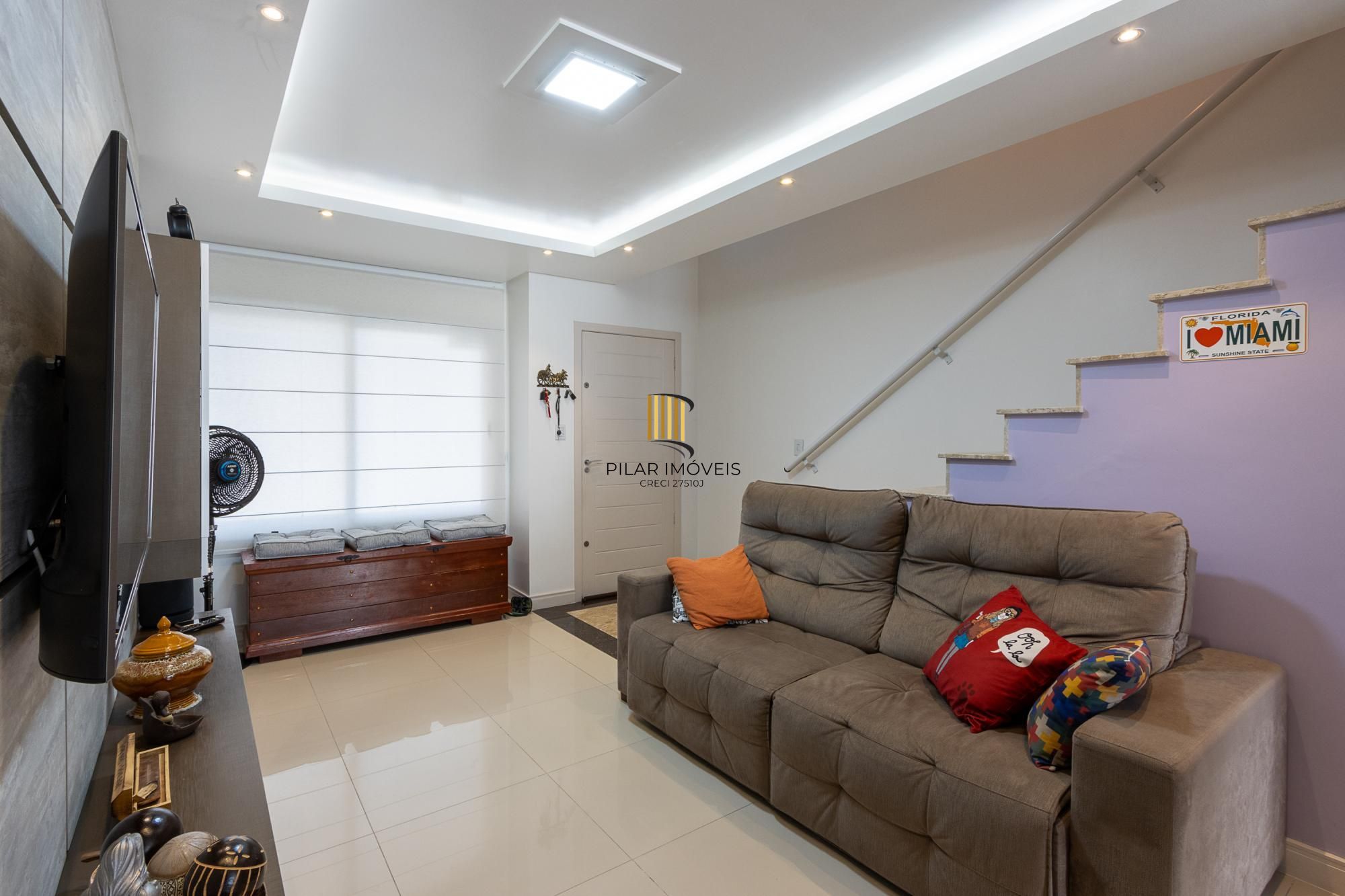 Sobrado com 2 suites e 2 vagas de garagem - Bairro Guarujá