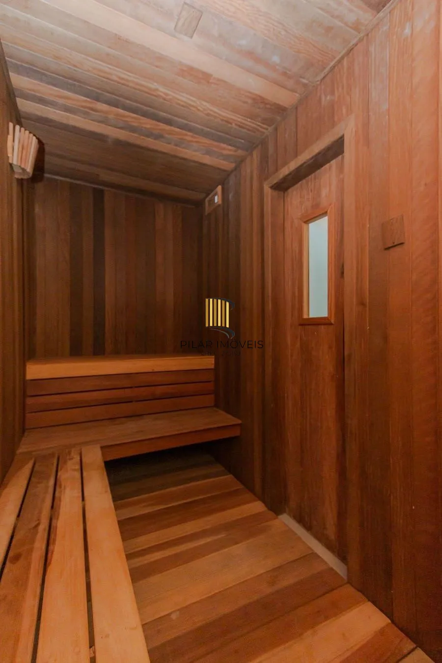 Apartamento com 3 dormitórios, 2 vagas e 231.61m² - Bairro Menino Deus