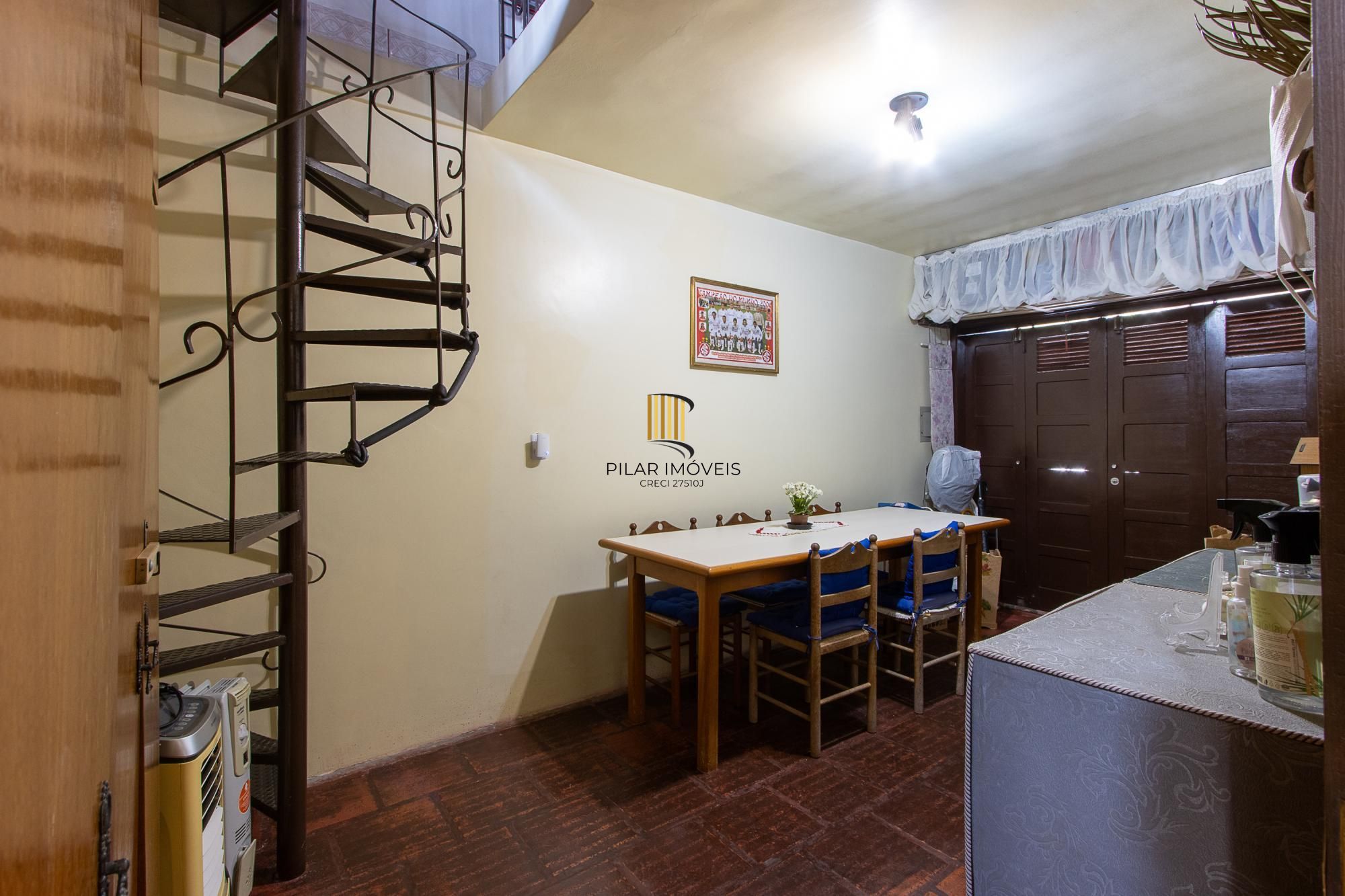 **Casa de 05 dormitórios, 03 suítes, 06 Banheiros, com 315,10m² privativos na Vila Conceição, Porto Alegre, RS**