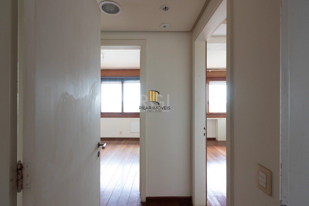 Cobertura para Venda - 302m², 4 dormitórios, sendo 1 suites, 3 vagas - Menino Deus