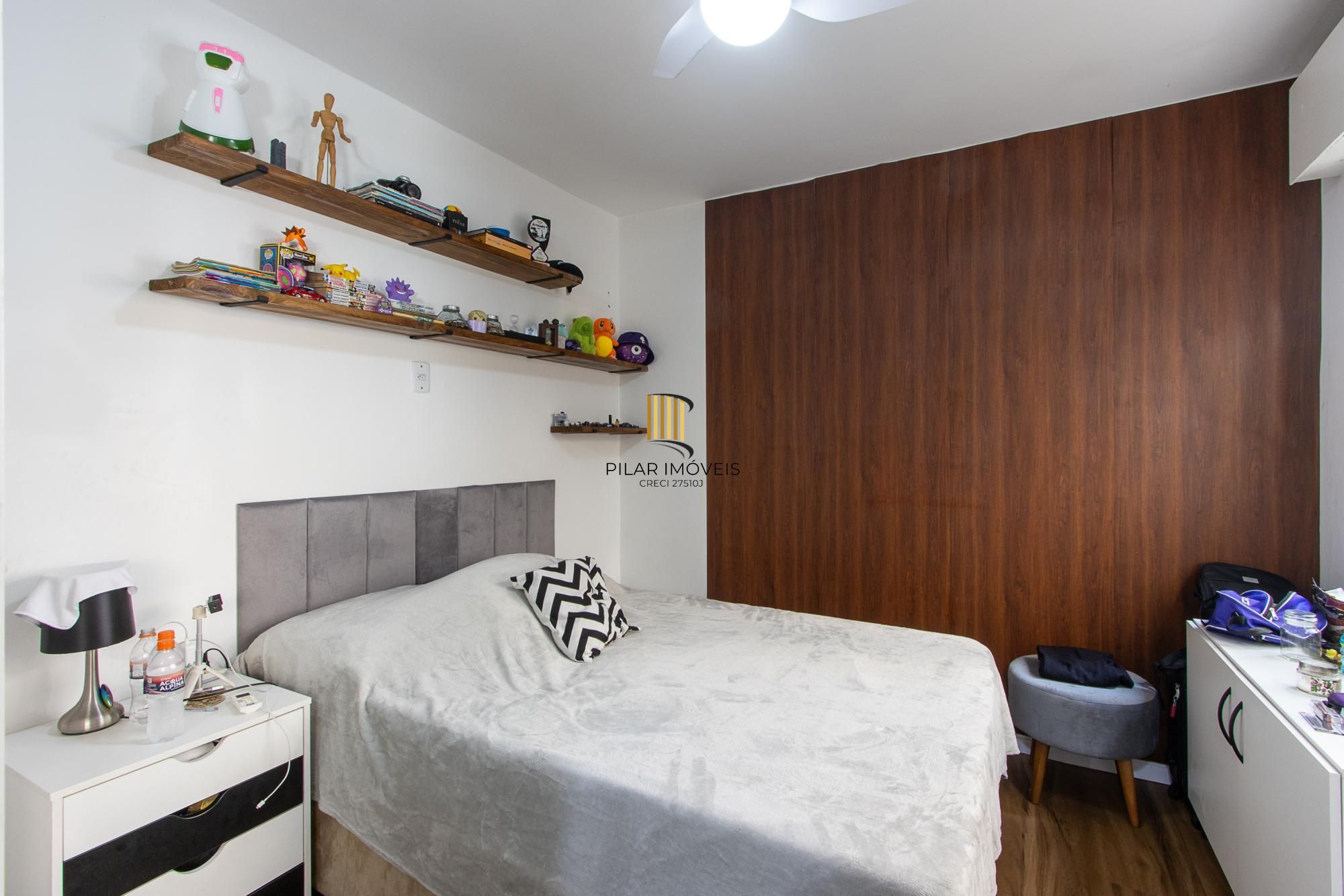 Linda casa totalmente reformada, 3 quartos (1 suite), 2 vagas cobertas - Bairro Nonoai