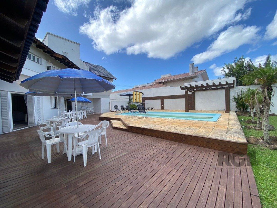 Casa 4 dormitórios no bairro Zona Nova