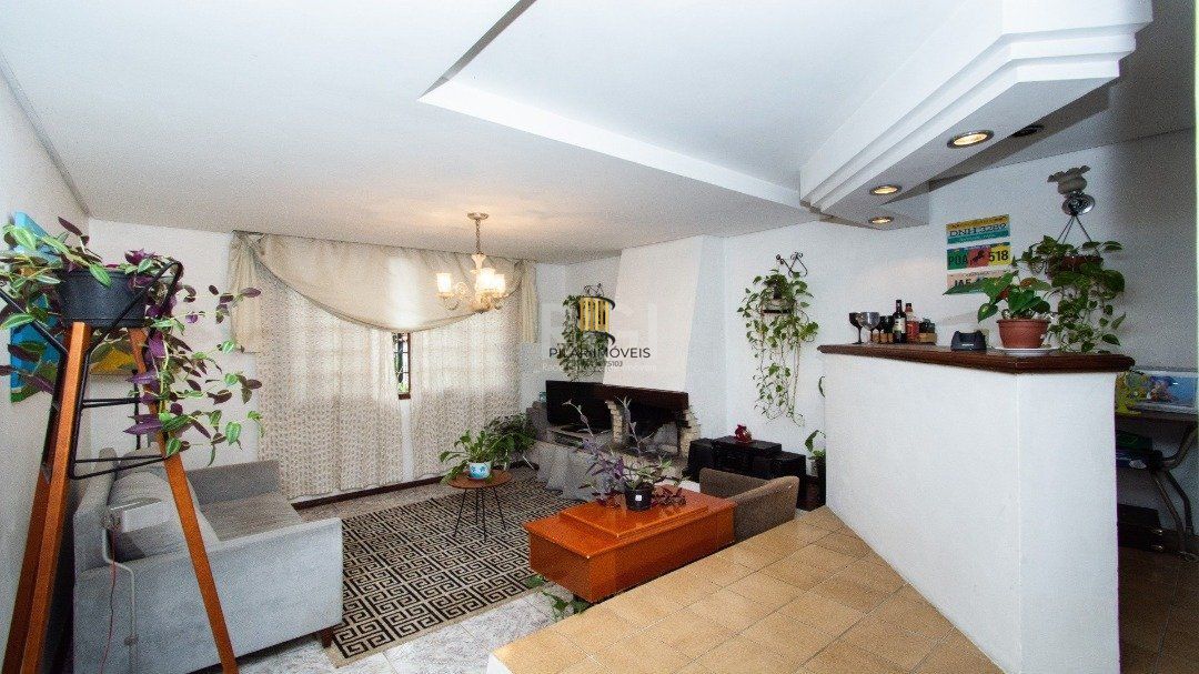 Casa para Venda - 238m², 3 dormitórios, sendo 1 suites, 3 vagas - Camaquã