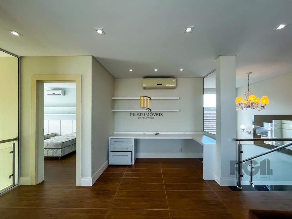 casa Alto Padrão com 239m² privativos, mobiliada e totalmente iluminada.