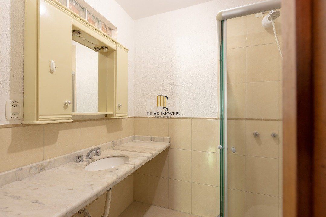 Casa para Venda - 233.34m², 3 dormitórios, sendo 1 suites, 4 vagas - Tristeza