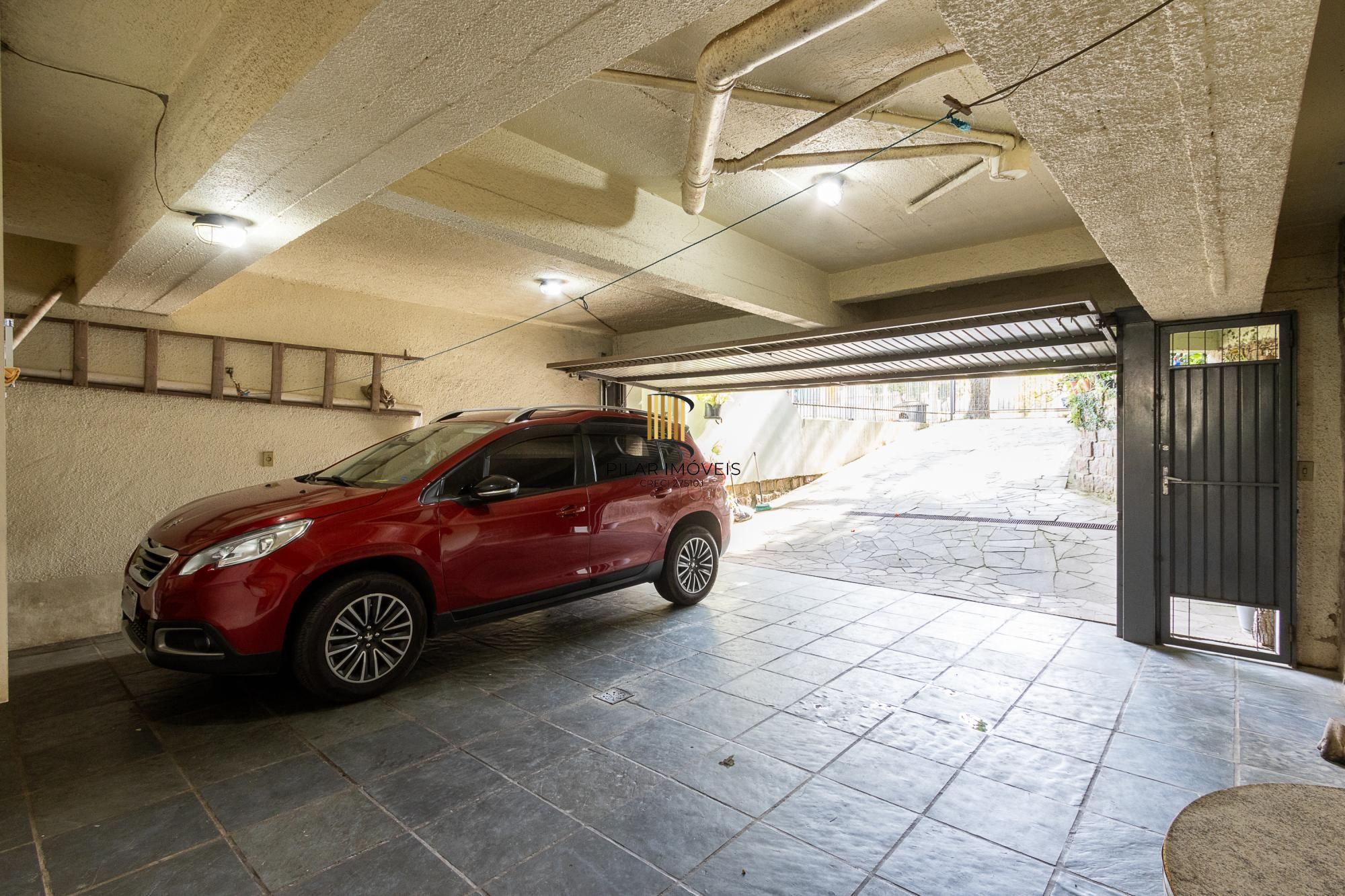 Casa com 3 quartos (1 suite), 4 vagas - Vila Nova