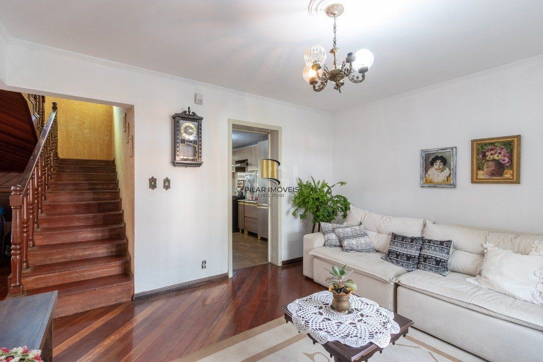 Casa para Venda - 280m², 3 dormitórios, sendo 1 suites, 2 vagas - Nonoai