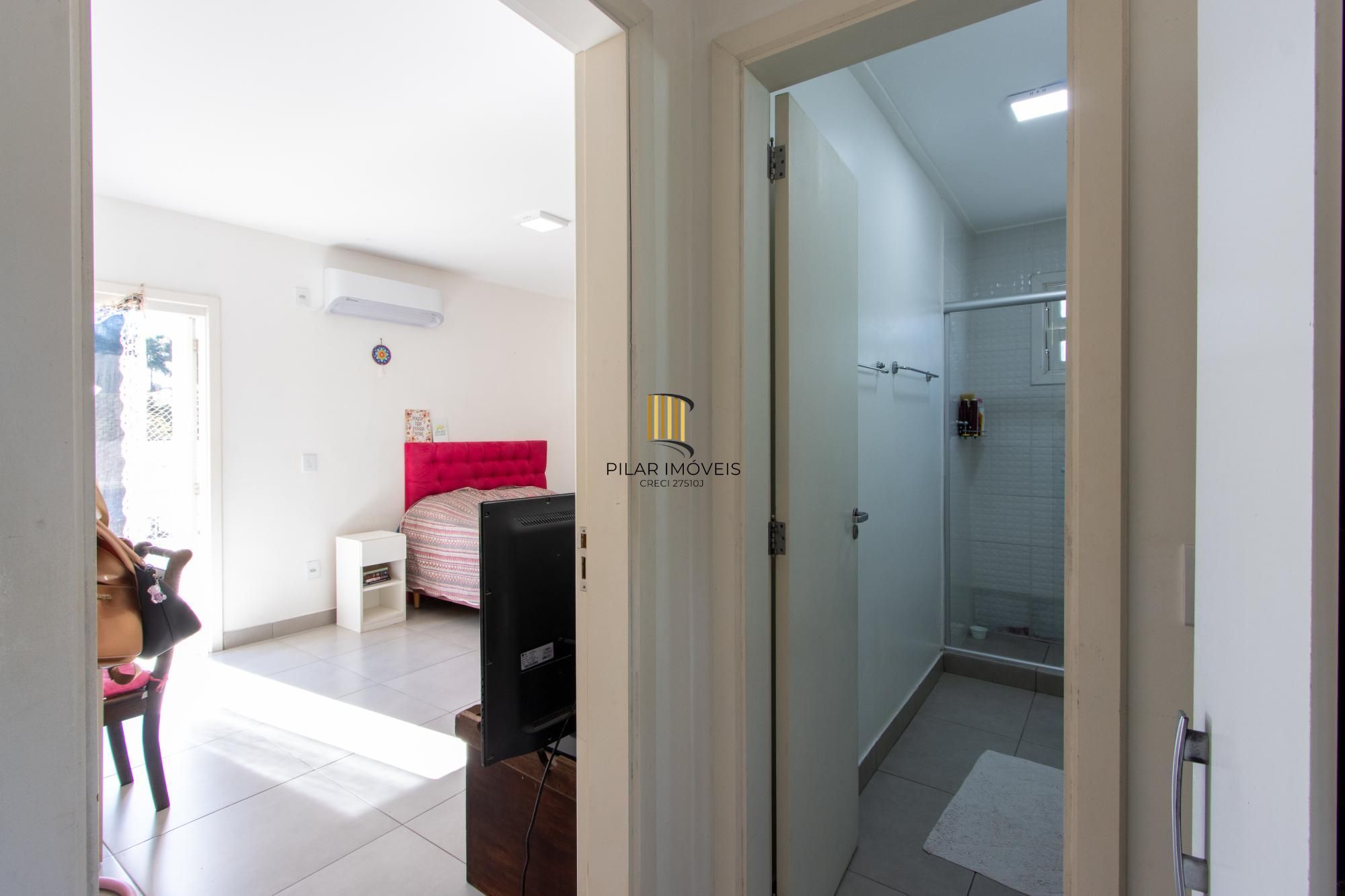 Casa 3 Dormitórios no Bairro Tristeza com 2 Vagas de Garagem