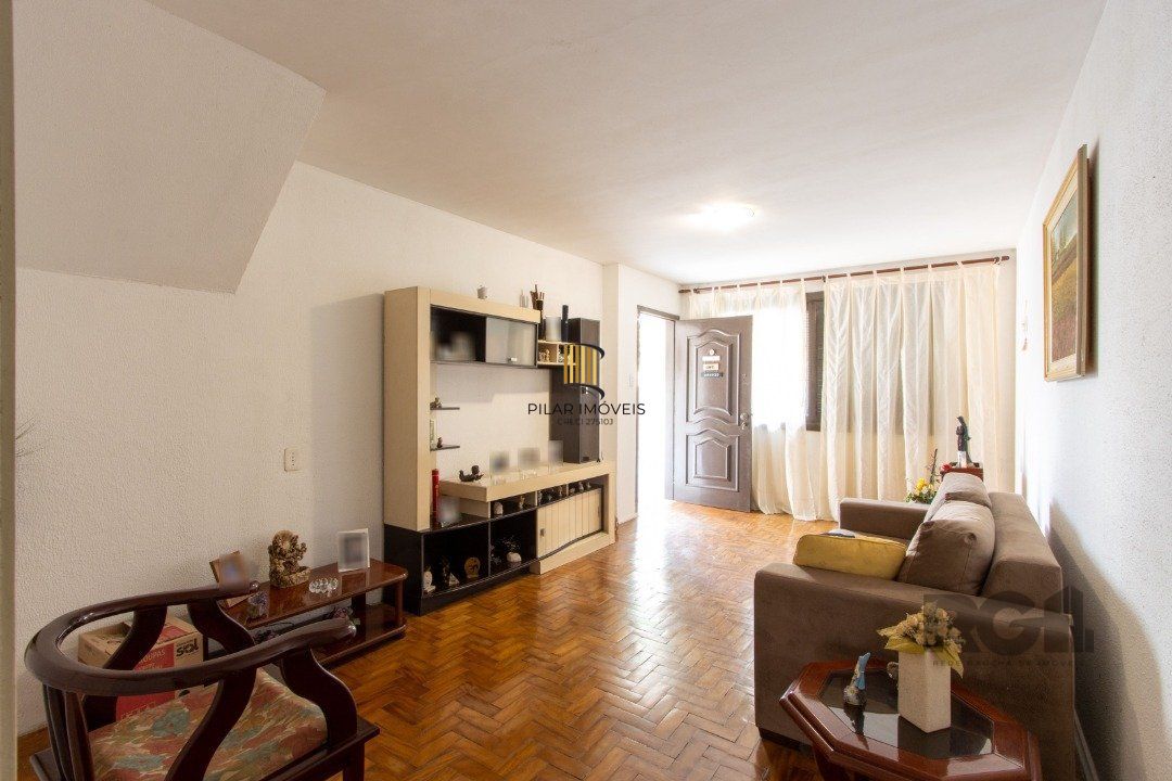 Casa 7 dormitórios no bairro Camaquã