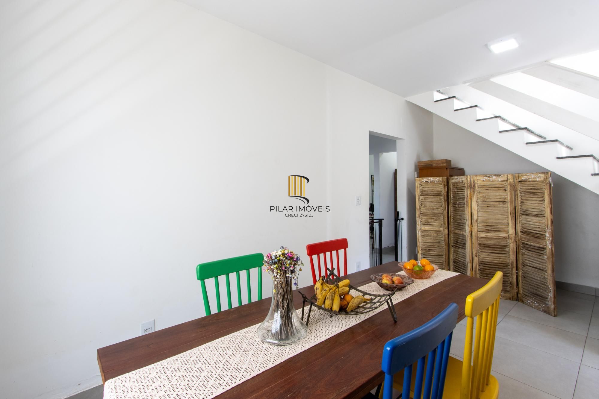 Casa 3 Dormitórios no Bairro Tristeza com 2 Vagas de Garagem